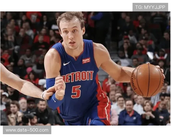 肯纳德湖人三战场均12分 三分命中率49.7%成外线关键拼图